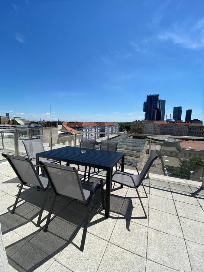 Delightful Duplex Danube Canal Vienna Luaran gambar